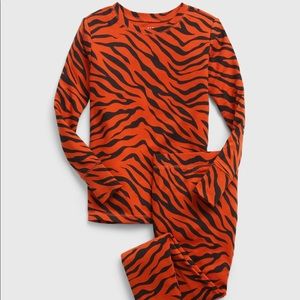Gap Kids - Tiger Print PJ Set - Size 5 (New)